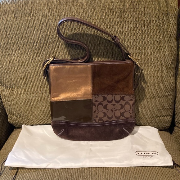 πCoach Patchwork Monogram Logo Shoulder Bag. Great Condition! $50/make offerπ - Picture 2 of 11
